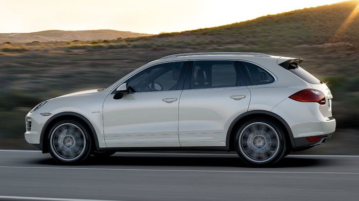 Οι διαφοροποιήσεις που περιμένουμε από Cayenne coupe θα αφορούν στην κλίση της οροφής και στις μικρότερες γυάλινες επιφάνειες (στην φωτό η υπάρχουσα).